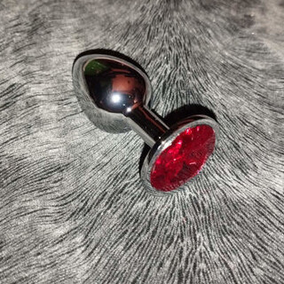 Средняя анальная пробка с камнем КРАСНЫЙ